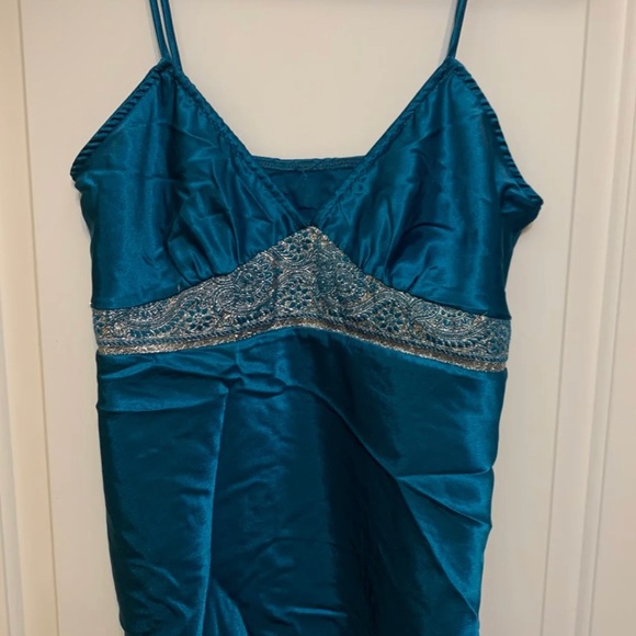 Lot of 3 Size L Polyester Satin Style Tops - Picture 3 of 4